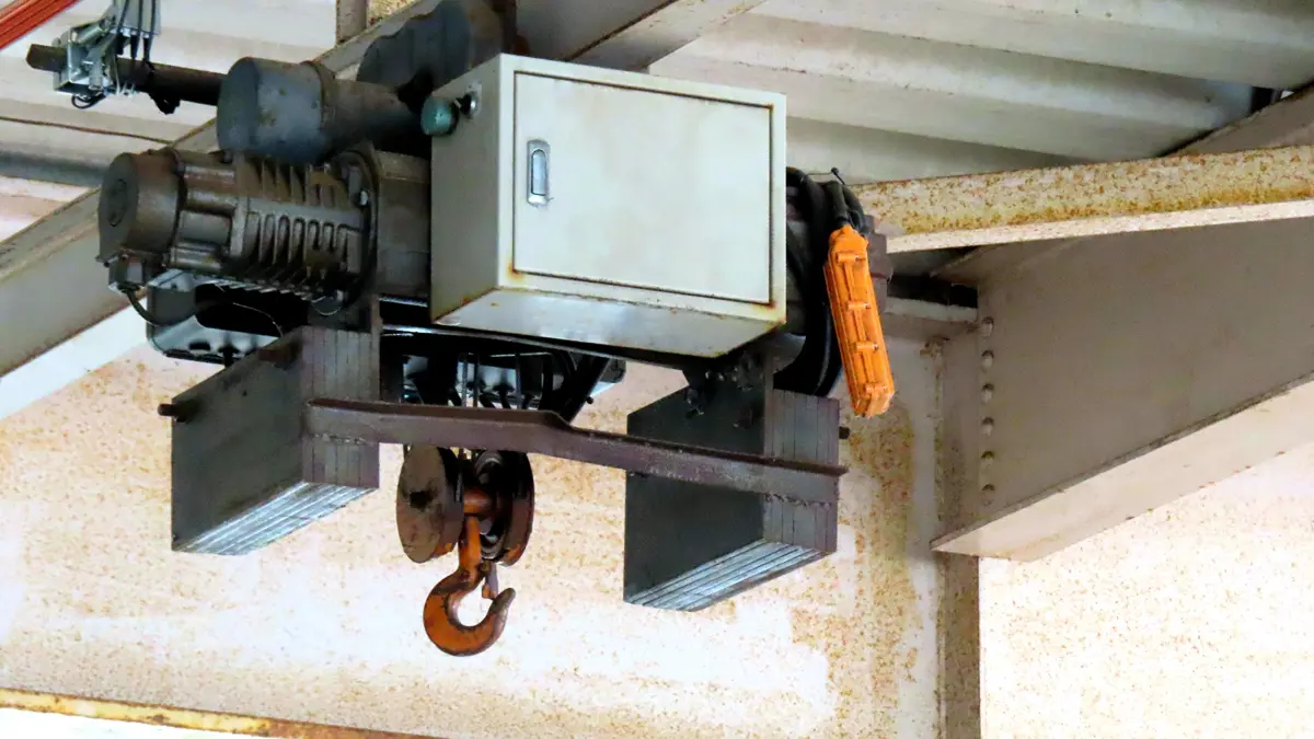 【緊急提言】秋田の事業者を守る！天井クレーン点検の法的義務を徹底解説