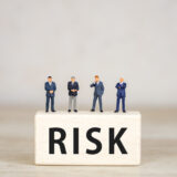 クレーン点検をケチった代償。倒産リスクを背負うか、安全を投資に変えるか？