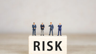 クレーン点検をケチった代償。倒産リスクを背負うか、安全を投資に変えるか？